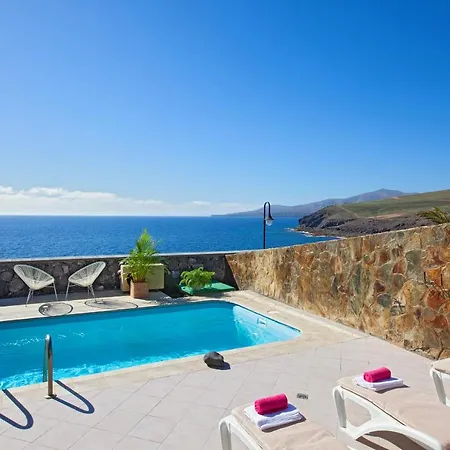Sleeps 6 With Pool And Air Con Villa Puerto Calero
