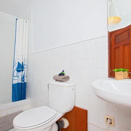 Villa Sleeps 6 With Pool And Air Con *
