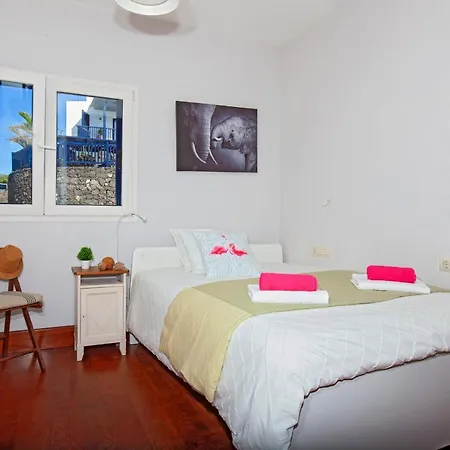 Sleeps 6 With Pool And Air Con Villa *